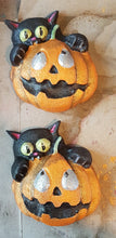Load image into Gallery viewer, Pumpkin & Cat Bath Bomb
