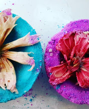 Load image into Gallery viewer, Flower Bath Bomb 🌼🌺