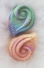 Load image into Gallery viewer, Freya Tear Bath Bomb