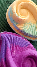 Load image into Gallery viewer, Freya Tear Bath Bomb