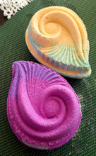 Load image into Gallery viewer, Freya Tear Bath Bomb