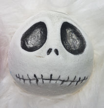 Load image into Gallery viewer, Skelly Bath Bomb