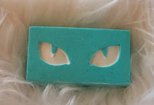 Load image into Gallery viewer, Cat&#39;s Eyes Bath Bomb